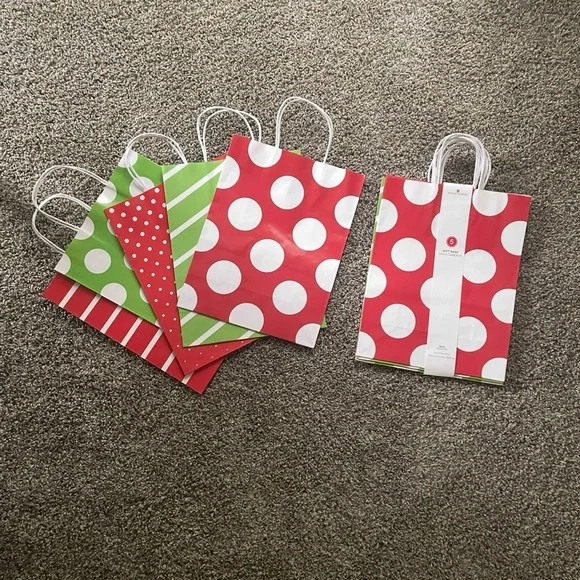 ❤️💚 Gift Bags 💚❤️ - Picture 1 of 6
